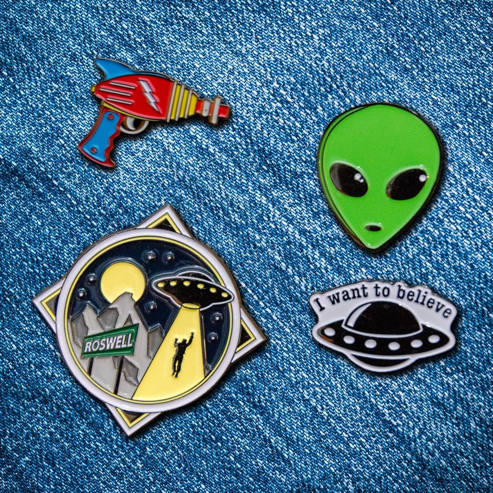  Prime Creations Aliens Enamel Pin for UFO Lovers - The Truth is  Out There - Cute Pins for Backpacks and Hats - Funny Pins, Meme Pins :  Clothing, Shoes & Jewelry
